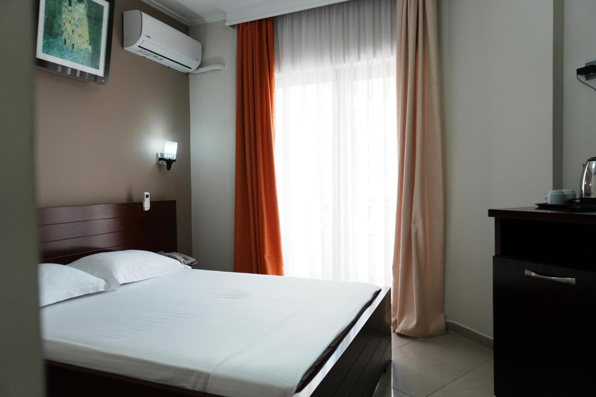 Hotel Mediterrane Sarande Luaran gambar