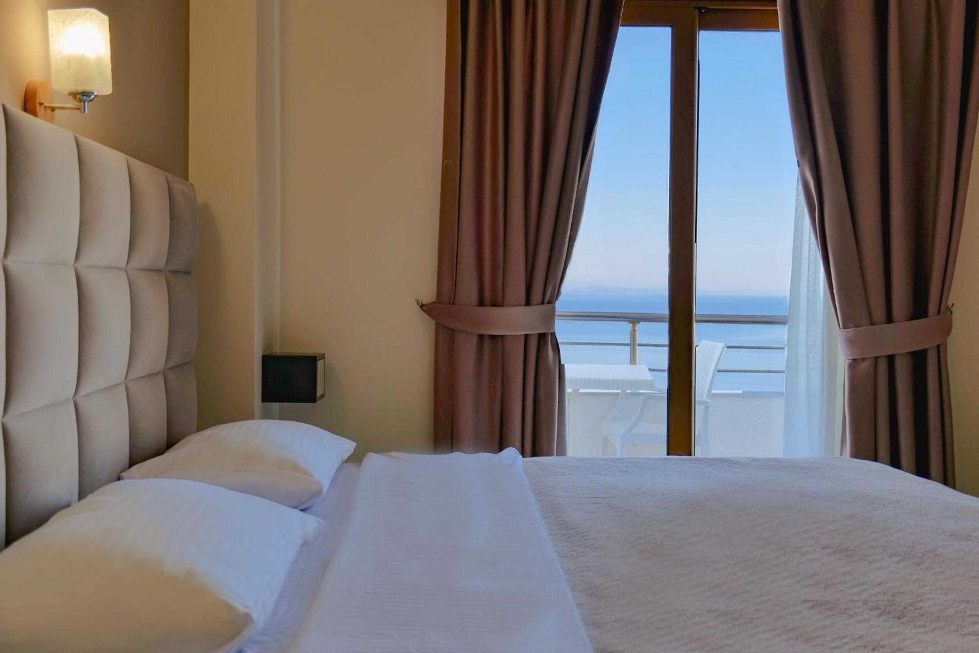 Hotel Mediterrane Sarande Luaran gambar